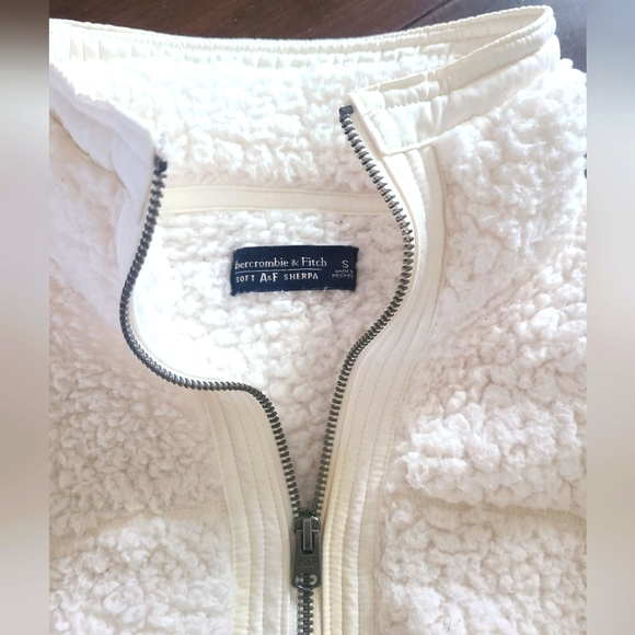 Abercrombie & Fitch Sherpa Pullover Sweatshirt - Picture 6 of 8